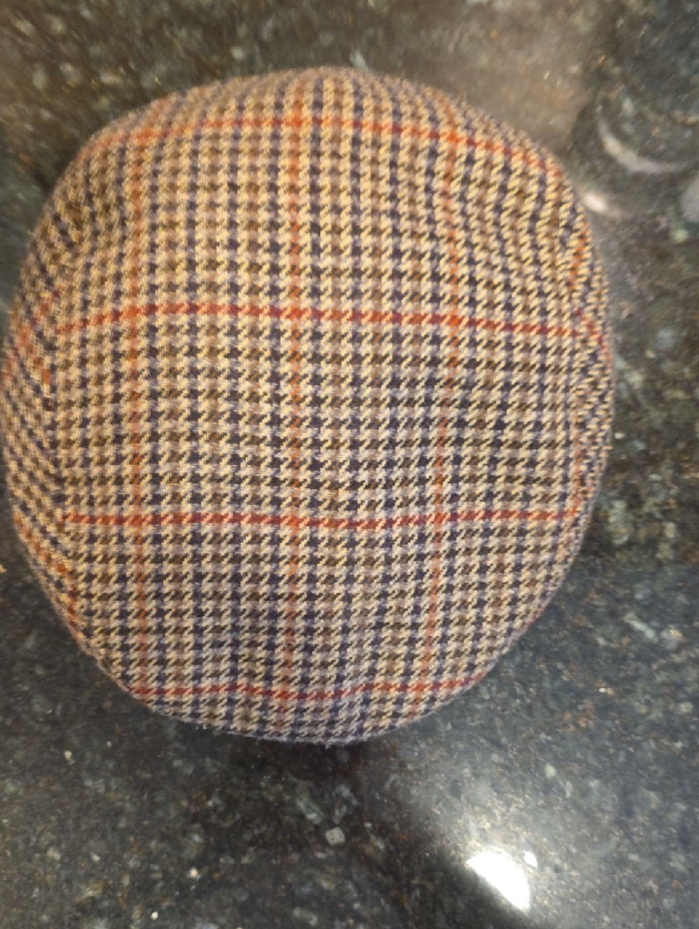 BAILY OF HOLLYWOOD Plaid tweed newsboy cap In size medium